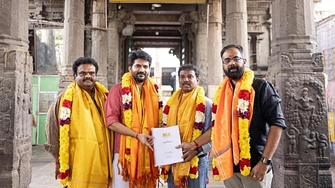 கவின் உடன் இயக்குநர் ராம் சங்கையா மற்றும் தயாரிப்பாளர்கள்