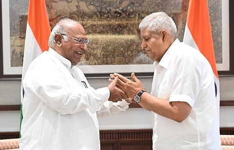குடியரசுத் துணைத் தலைவருடன் கார்கே சந்திப்பு