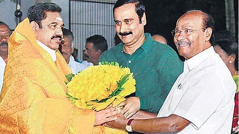எடப்பாடி பழனிசாமியுடன் ராமதாஸ் - அன்புமணி.