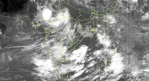 வானிலை மையத்தின் செயற்கைகோள் புகைப்படம்