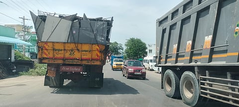 மாங்கால் - காஞ்சிபுரம் சாலையில் ஏற்பட்டுள்ள போக்குவரத்து நெரிசல்.