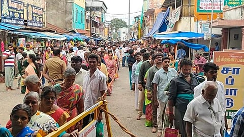 சுவாமிமலை முருகன் கோயிலில் திரண்ட பக்தர்கள்.