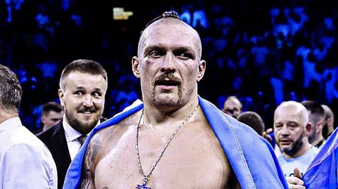 உலக ஹெவிவெயிட் குத்துச்சண்டை சாம்பியன் பட்டத்தை இரண்டாவது முறையாக கைப்பற்றினாா் உக்ரைனின் ஒலக்சான்டா் உஸிக்.