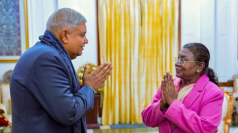 ஜகதீப் தன்கர் குடியரசுத் தலைவர் திரௌபதி முர்முவுடன்...