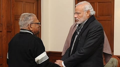 அச்சுதானந்தனுடன் நரேந்திர மோடி