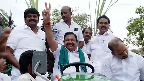 அதிமுக பொதுச் செயலா் எடப்பாடி கே. பழனிசாமி