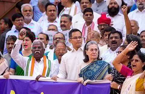 சோனியா காந்தி தலைமையில் எம்பிக்கள் போராட்டம்