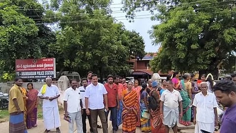 ஆரம்பாக்கம் காவல் நிலையம் முற்றுகை