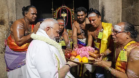 கங்கைகொண்ட சோழபுரம் பெருவுடையாா் கோயிலில் பிரதமர் மோடி.