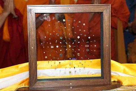 இந்தியா கொண்டு வரப்பட்ட புத்தரின் ஆபரணங்கள்.
