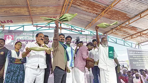 கள் இறக்க அரசு அனுமதிக்க வேண்டும்: சீமான்