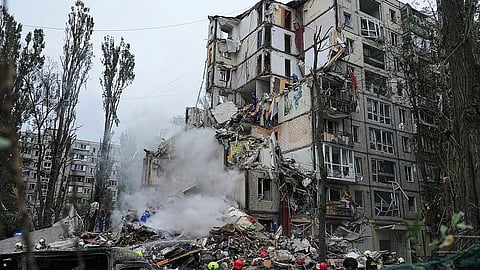 கீவ் நகரத்தின் மீது ரஷியா நடத்திய தாக்குதல்களில் 8 பேர் பலியாகியுள்ளனர்.