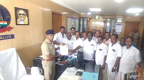 வைகோ குறித்து அவதூறு பரப்புவோா் மீது புகாா்