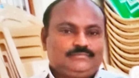 எடப்பாடியில் மாணவிகளுக்கு பாலியல் தொல்லை கொடுத்த ஆசிரியா் கைது