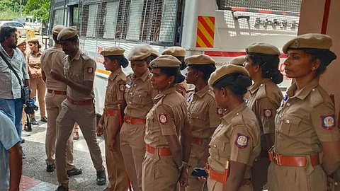 சிறுமி பாலியல் வன்கொடுமை வழக்கு: 4 நாள் விசாரணைக்கு பின் நீதிமன்றத்தில் எதிரி ஆஜா்