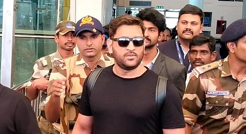 Dhoni receives enthusiastic welcome at Coimbatore airport