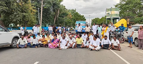 PMK members block road in front of Pennagaram police station
