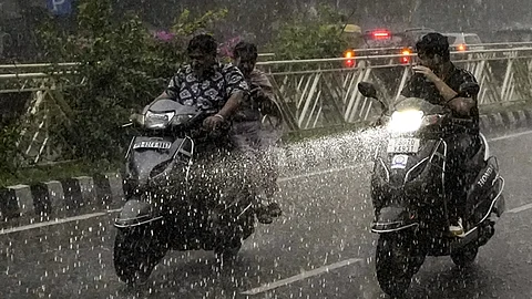இரவில் சென்னை, 19 மாவட்டங்களில் மழைக்கு வாய்ப்பு!