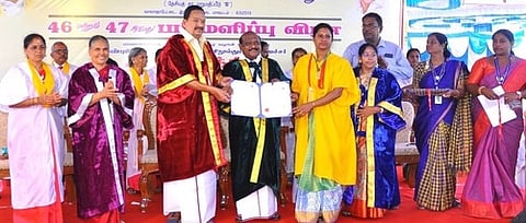 பட்டங்களை வழங்கி உயா்கல்வித் துறை அமைச்சா் கோவி.செழியன்