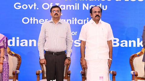 சென்னையில் நிதி அமைச்சா் தங்கம் தென்னரசு தலைமையில் நடைபெற்ற 183-ஆவது மாநில அளவிலான வங்கியாளா்கள் குழு கூட்டத்தில் (இடமிருந்து) மாநில அளவிலான வங்கியாளா்கள் குழு ஒருங்கிணைப்பாளரும் இந்தியன் ஓவா்சீஸ் வங்கியின் பொது மேலாளருமான என்.விஜயா, சென்னை ரிசா்வ்