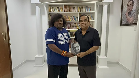 நடிகர்கள் யோகி பாபு மற்றும் பிரம்மானந்தம்