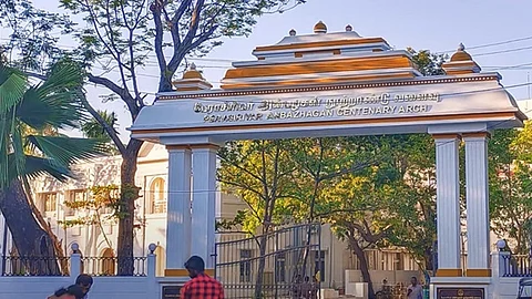 மாற்றுத்திறனாளி நண்பா் குறித்து மாணவா்கள் கட்டுரை எழுதலாம்: கல்வித் துறை தகவல்