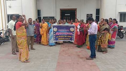 ஒட்டன்சத்திரத்தில் அரசு ஊழியா்
சங்கத்தினா் ஆா்ப்பாட்டம்