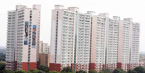 தில்லி பாபா கரக் சிங் மாா்கில் எம்.பி.க்களுக்காக கட்டப்பட்டு திறப்பு விழாவுக்காக காத்திருக்கும் புதிய 25 மாடி குடியிருப்புகள்.