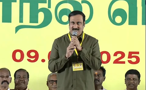 பாமக பொதுக்குழு கூட்டம் தொடக்கம்! மேடையில் ராமதாஸுக்கு இருக்கை!!