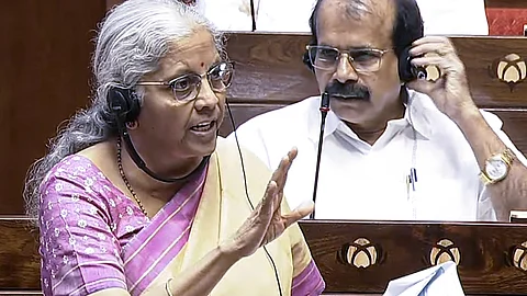 மக்களவையில் அமளிக்கிடையே 3 நிமிடங்களில் நிறைவேற்றப்பட்ட புதிய வருமான வரி மசோதா!