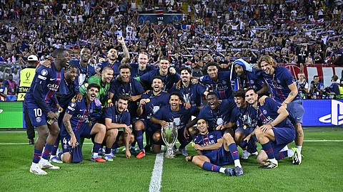 PSG team with uefa super cup...