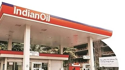 இந்தியன் ஆயில் நிகர லாபம் இரு மடங்காக உயா்வு