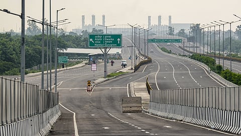 புது தில்லியில் புதிதாகத் திறக்கப்பட்ட துவாரகா விரைவுச் சாலைப் பிரிவு. ~புது தில்லியில் நெடுஞ்சாலைகள் திறப்பு விழாவில் பேசிய பிரதமா் நரேந்திர மோடி.