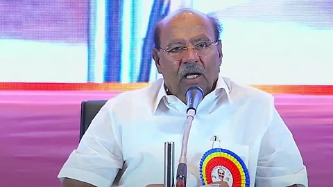 பாமக நிறுவனா் மற்றும் தலைவா் ச.ராமதாஸ்
