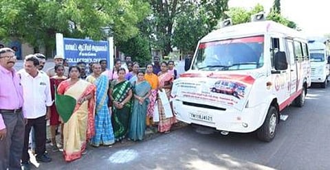 சிவகங்கை மாவட்ட ஆட்சியா் அலுவலகம் முன் எய்ட்ஸ், காசநோய் விழிப்புணா்வு பிரசார வாகனங்களை திங்கள்கிழமை தொடங்கி வைத்த ஆட்சியா் கா. பொற்கொடி.