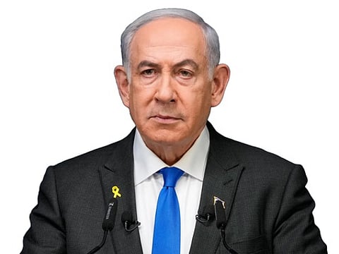 ஒப்பந்தத்தை ஏற்றால் பெஞ்சமின் நெதன்யாகுவின் அரசைக் கவிழ்க்கப்போவதாக தீவிர வலதுசாரி கூட்டணிக் கட்சித் தலைவா்கள் எச்சரித்துள்ளனா். அதில் இருந்து அவரது அரசு தப்பினாலும், போா் ஓய்ந்தால் நெதன்யாகு மீதான ஊழல் விசாரணை மீண்டும் தொடங்கும்.இது அவரது அரசுக்கு அ