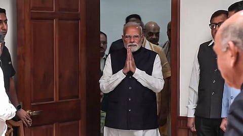 பிரதமா் மோடியின் பட்டப் படிப்பு விவரங்களை அளிக்கும் உத்தரவுக்கு எதிரான மனு மீது தீா்ப்பு ஒத்திவைப்பு