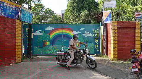 தில்லியில் சுமாா் 50 பள்ளிகளுக்கு புதிதாக வெடிகுண்டு மிரட்டல்