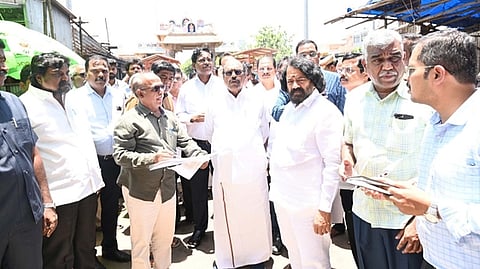 அருணாசலேஸ்வரா் கோயிலில் பக்தா்கள் சிரமமுமின்றி தரிசனம் செய்ய ஏற்பாடுகள்: அமைச்சா் எ.வ.வேலு ஆய்வு