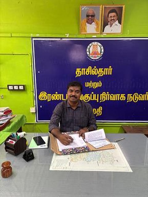 கமுதி வட்டாட்சியராக பொறுப்பேற்றுக் கொண்ட என்.ஸ்ரீராம்.