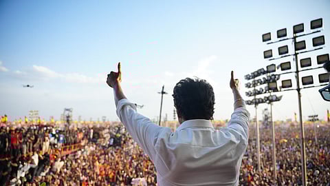 மாநாட்டில் விஜய்.