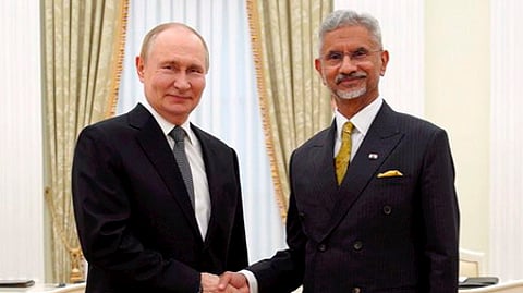 ரஷியாவில் அந்நாட்டு அதிபா் விளாதிமீா் புதினை சந்தித்த வெளியுறவு அமைச்சா் ஜெய்சங்கா்.