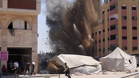 காஸாவின் ஜபாலியா நகரில் இஸ்ரேல் நடத்திய தாக்குதல்.