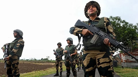 குஜராத்: எல்லை தாண்டிய 15 பாகிஸ்தான் மீனவா்கள் கைது
பிஎஸ்எஃப் நடவடிக்கை!