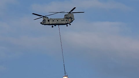 ககன்யான் திட்டத்தின் ஒரு பகுதியாக, ஹெலிகாப்டரிலிருந்து விண்கலம் போன்ற அமைப்பை தரையிறக்குவதற்காக நடத்தப்பட்ட சோதனை.