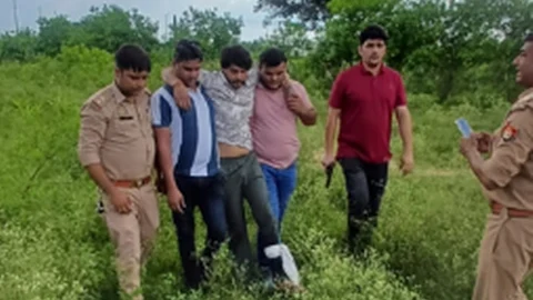 தப்பியோடிய கணவரை பிடித்துவரும் காவல் துறையினர்