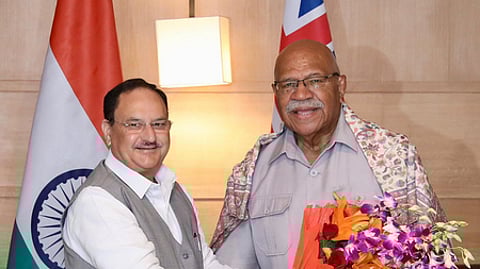 தில்லியில் மத்திய சுகாதாரத் துறை அமைச்சா் ஜெ.பி.நட்டாவை சந்தித்த ஃபிஜி பிரதமா் சிடிவேனி ரபுகா.