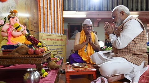 விநாயகரை வழிபாடு செய்த பிரதமர் மோடி.