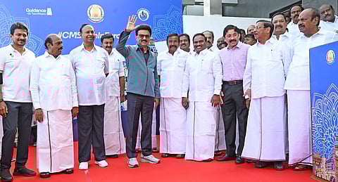 ஜெர்மனி மற்றும் இங்கிலாந்து நாடுகளுக்கு புறப்படுவதற்கு முன்பாக சென்னை விமானநிலையத்தில் செய்தியாளர்களுக்கு பேட்டியளித்த முதல்வர் மு.க.ஸ்டாலின்.