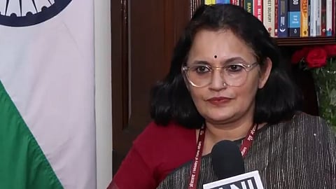 அனுராதா தாக்குா்